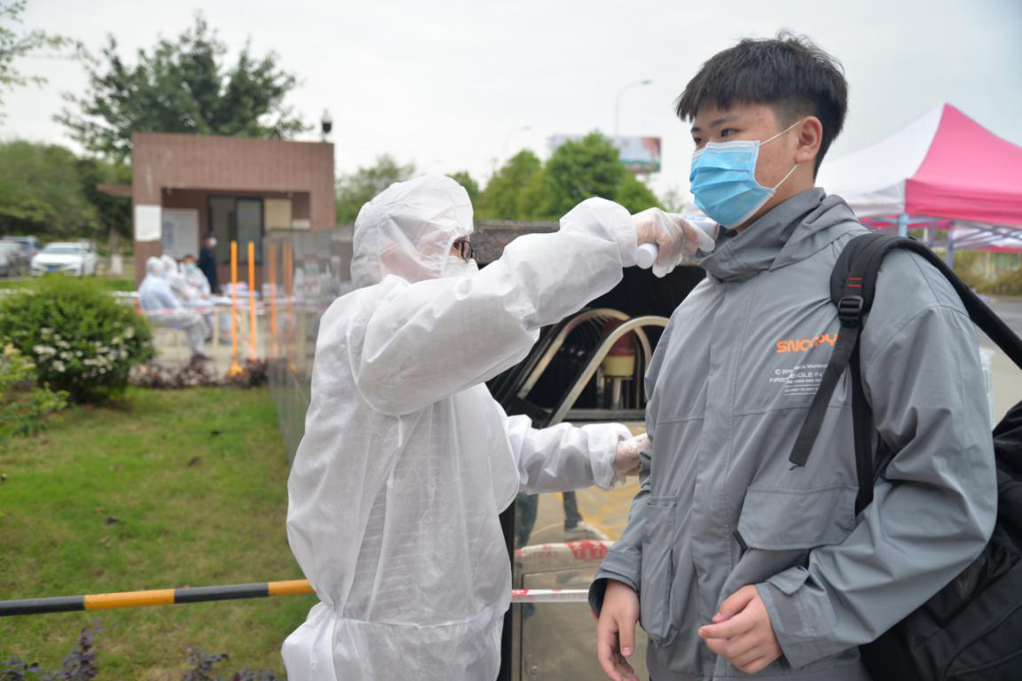 学院错峰错时开学 学生秩序井然返校