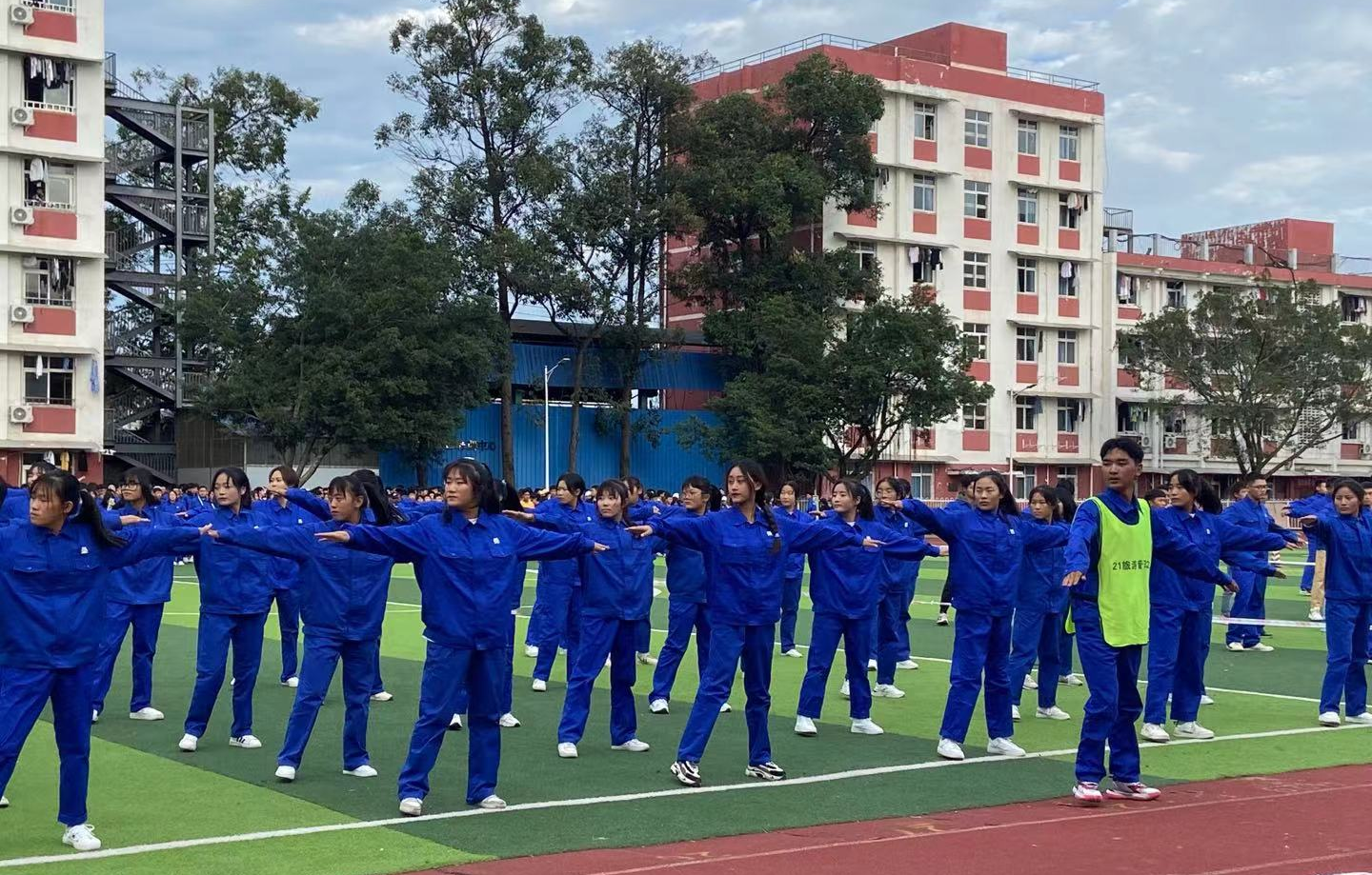 阳光体育运动 展安院学子风采 ——德阳安装技师学院举行2021年广播体操比赛