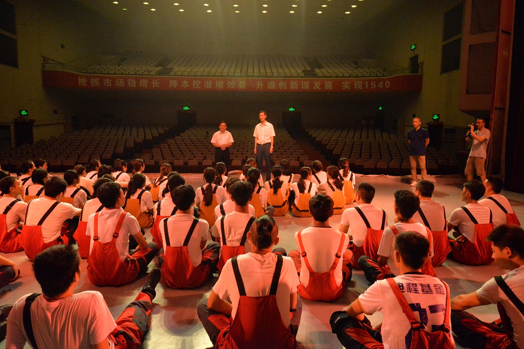 坚定信念不忘初心 立足本职砥砺前行——学院领导看望勉励赴京表演学生